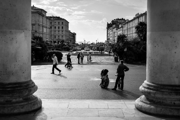 La vita prosegue tra le colonne