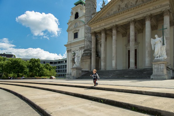 Davanti Karlskirche copia