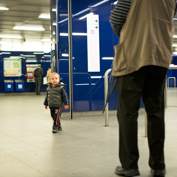 Matteo in giro per la metro copia