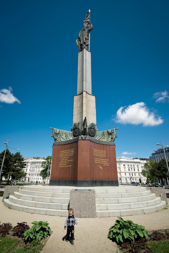 Sotto il soldato copia