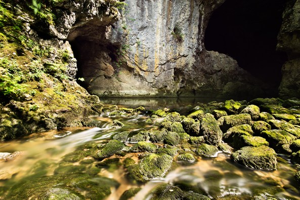 Fuori dalla grotta copia